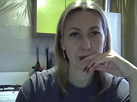 Snapshot of AshleyXHoney chatting on 12-17-25, 07:35 AshleyXHoney online show from 12-17-25, 07:35