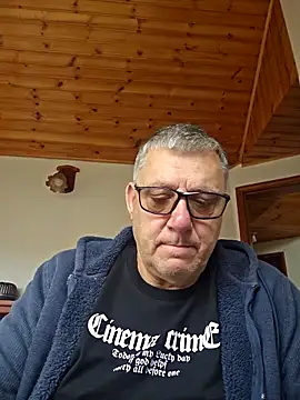 Snapshot of Martin2372 chatting on 10-08-25, 01:45 Martin2372 online show from 10-08-25, 01:45