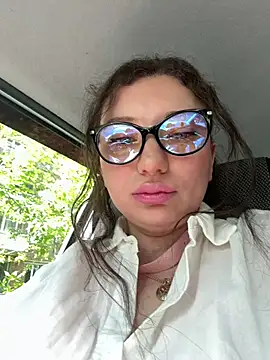 Snapshot of MooonReal chatting on 06-02-26, 04:56 MooonReal online show from 06-02-26, 04:56