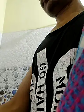 Snapshot of yashzae chatting on 09-20-25, 02:11 yashzae online show from 09-20-25, 02:11