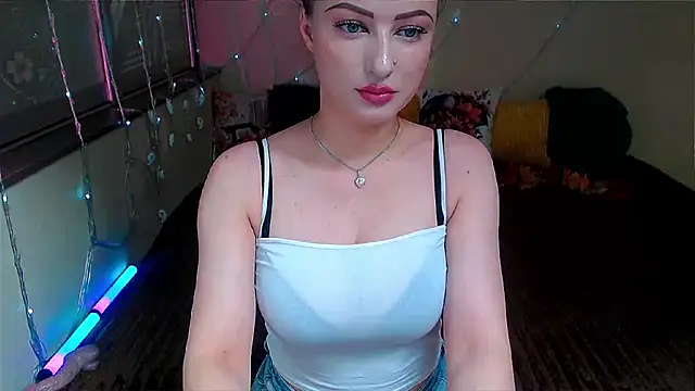 LizaSenri online show from 10-13-25, 06:37