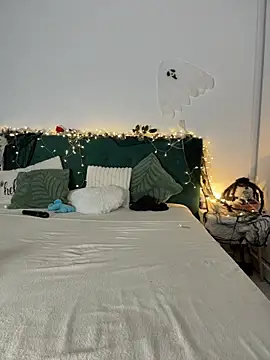 KimArts online show from 10-28-25, 09:03