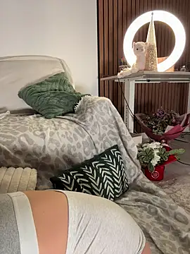 KimArts online show from 03-24-26, 07:47