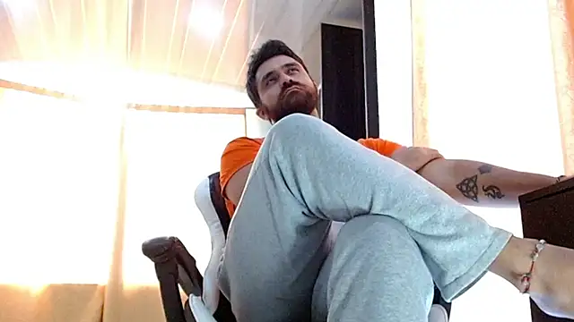 aronmiller404 online show from 04-19-26, 02:29