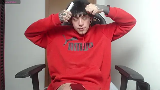 charlotbelucci  online show from 10-22-25, 07:41