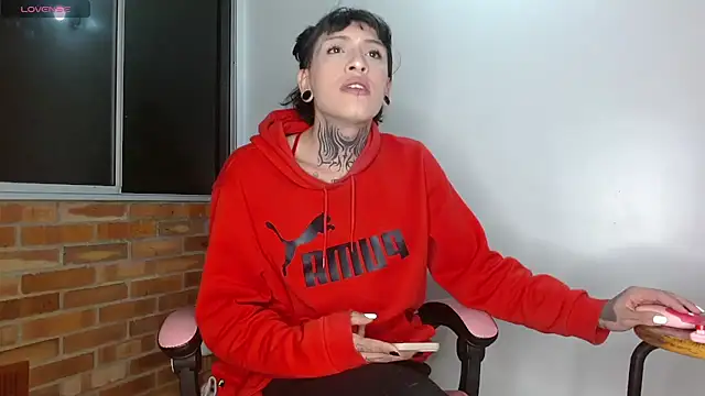 charlotbelucci  online show from 10-31-25, 08:33