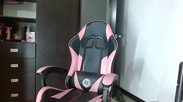 charlotbelucci  online show from 11-27-25, 08:37