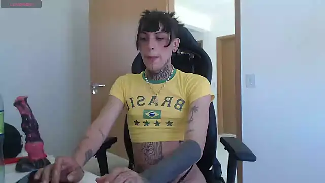 charlotbelucci  online show from 10-02-25, 01:47