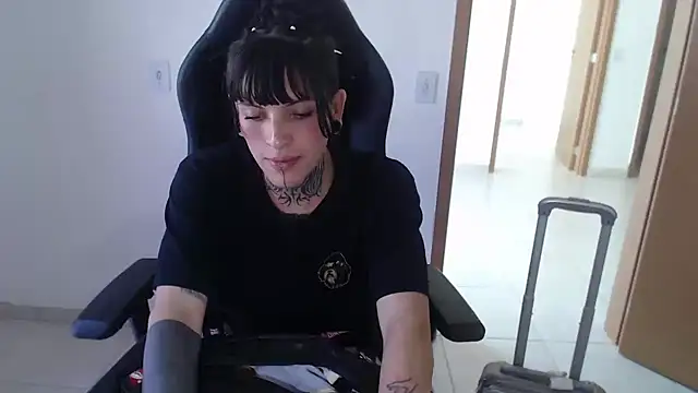 charlotbelucci  online show from 10-01-25, 05:50