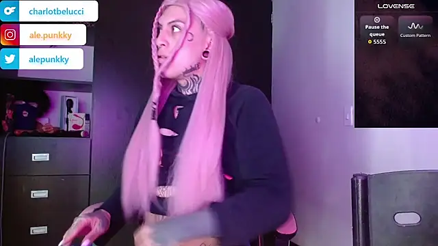 charlotbelucci  online show from 12-01-25, 08:59