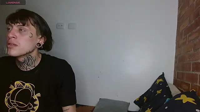 charlotbelucci  online show from 12-18-25, 11:14