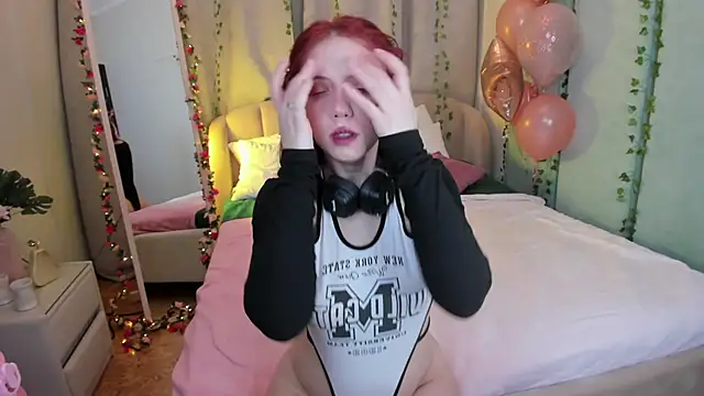 Love is Lola online show from 02-28-25, 01:26