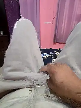 Snapshot of Loveboycurvy chatting on 02-02-26, 02:43 Loveboycurvy online show from 02-02-26, 02:43