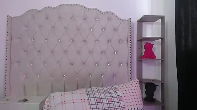 Abril Squirt online show from 04-01-26, 01:23