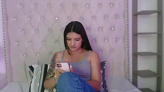 Snapshot of Abril_Squirt chatting on 05-15-26, 10:41 Abril Squirt online show from 05-15-26, 10:41