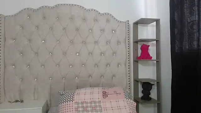 Abril Squirt online show from 03-12-26, 08:35