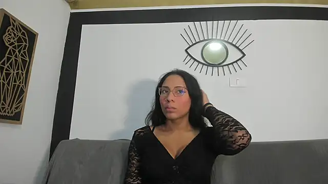 Snapshot of EmilyGomezLS chatting on 06-10-26, 11:11 EmilyGomezLS online show from 06-10-26, 11:11