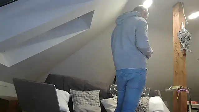 maxmueller321 online show from 04-20-26, 09:49