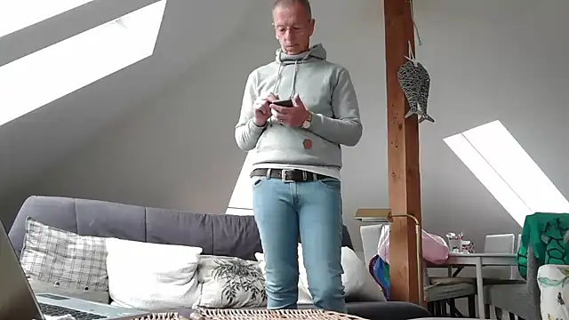 maxmueller321 online show from 04-01-26, 08:04