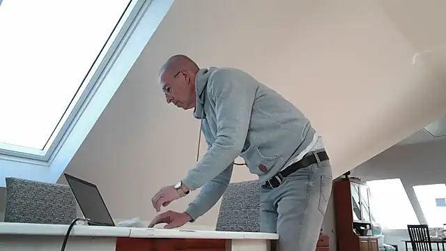 maxmueller321 online show from 04-04-26, 09:05