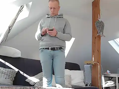 maxmueller321 online show from 03-18-26, 09:12