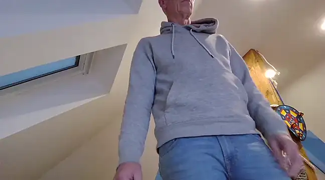 maxmueller321 online show from 12-07-24, 03:14