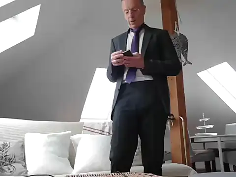 maxmueller321 online show from 02-12-26, 12:38