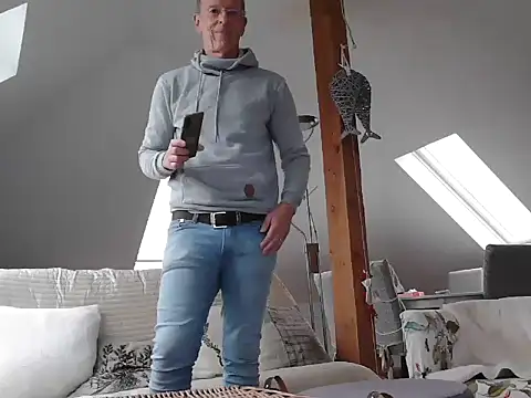 maxmueller321 online show from 12-22-25, 10:15