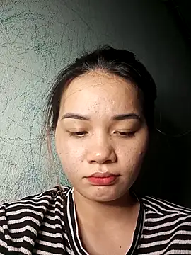 Ngoc-Trinh online show from 10-25-25, 04:40