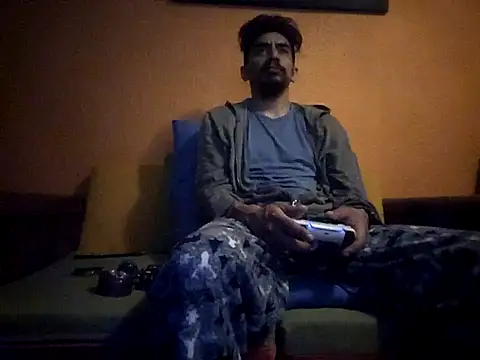 Snapshot of Angel_Coronel chatting on 02-18-25, 01:10 Angel Coronel online show from 02-18-25, 01:10