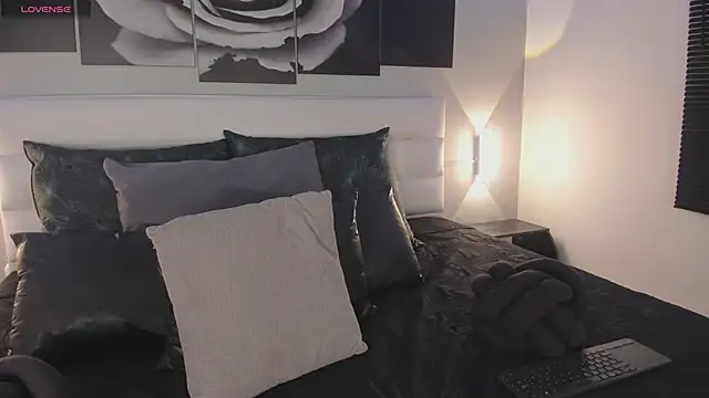 sofi bakerr online show from 11-03-25, 11:36