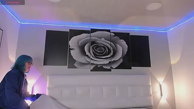 sofi bakerr online show from 10-29-25, 11:53