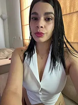 Snapshot of DaryRos chatting on 06-16-26, 08:31 DaryRos online show from 06-16-26, 08:31