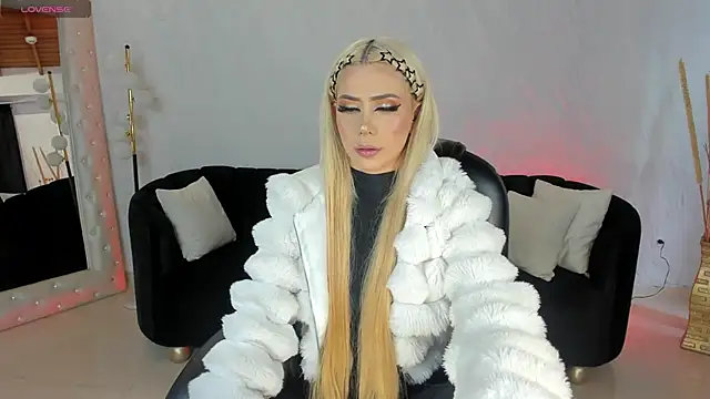 Snapshot of HannaConnor_ chatting on 05-13-26, 07:43 HannaConnor online show from 05-13-26, 07:43