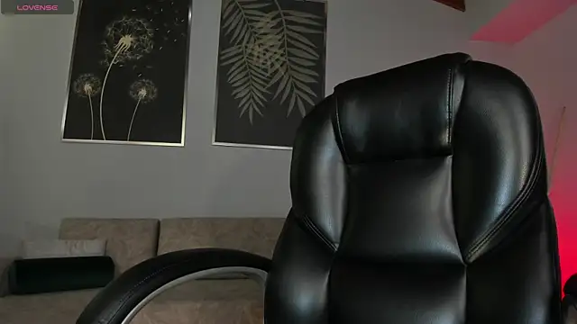 HannaConnor  online show from 11-24-25, 08:42