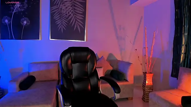 ViolettHansson online show from 12-17-25, 06:46