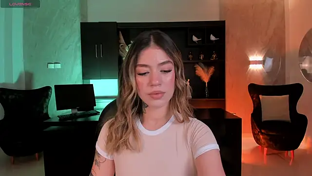 ViolettHansson online show from 09-29-25, 06:13