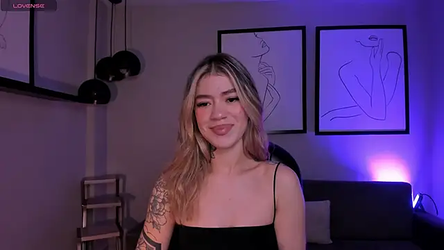 ViolettHansson online show from 11-15-25, 11:36