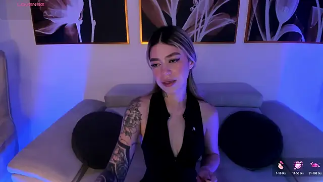Snapshot of ViolettHansson chatting on 07-10-26, 10:48 ViolettHansson online show from 07-10-26, 10:48