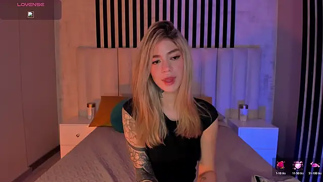 Snapshot of ViolettHansson chatting on 06-17-26, 10:36 ViolettHansson online show from 06-17-26, 10:36
