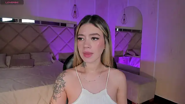 ViolettHansson online show from 01-12-26, 07:09