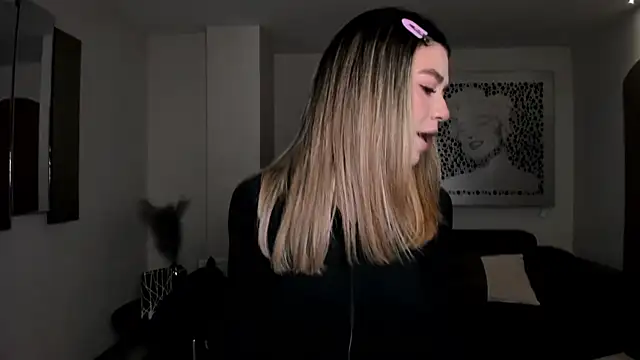 ViolettHansson online show from 04-12-26, 09:45