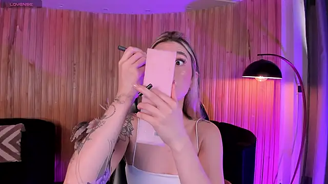 ViolettHansson online show from 11-13-25, 08:02