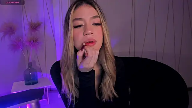 ViolettHansson online show from 01-09-26, 11:39