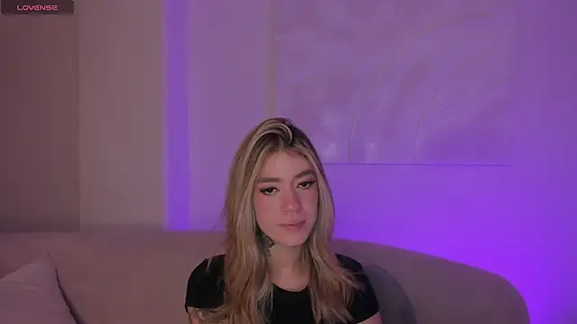 ViolettHansson online show from 05-18-26, 11:48