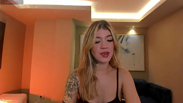 ViolettHansson online show from 12-20-25, 11:57