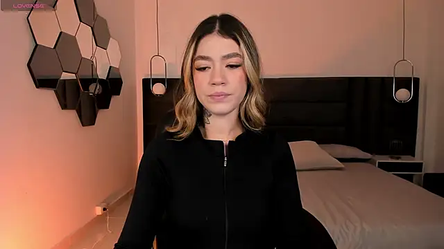 ViolettHansson online show from 02-15-26, 10:47