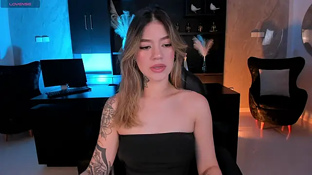 ViolettHansson online show from 09-30-25, 05:52