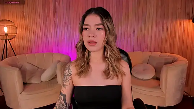 ViolettHansson online show from 09-21-25, 05:07