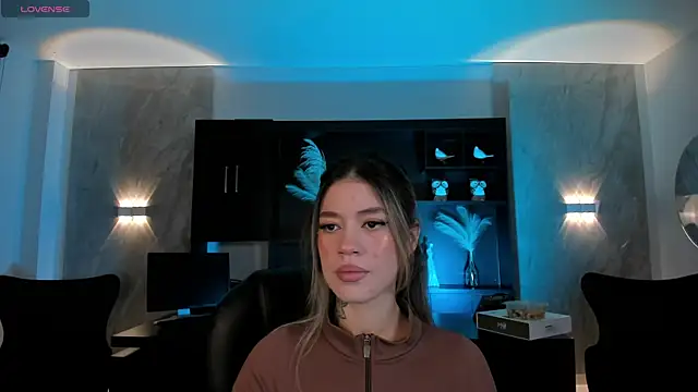 ViolettHansson online show from 10-03-25, 06:20